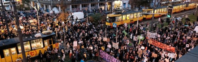 VIDEO ja FOTOD | Abordikeelu vastu protestijad blokeerisid Poola linnades liiklust