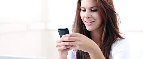 Kui naine saadab neid 5 tüüpi tekstsõnumeid, armastab ta oma meest kogu hingest