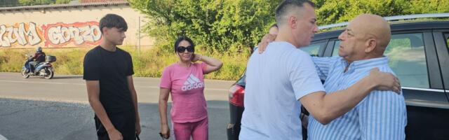 Zlata Petrović i Hasan Dudić ispratili sina u Elitu 9, pevačica kroz suze: "Jovan mi je levi bubreg, Miki desni" (VIDEO)