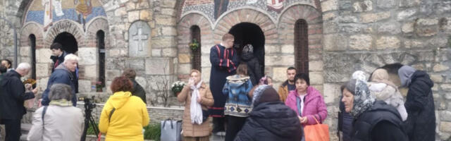 KILOMETARSKI REDOVI NA KALEMEGDANU! Veliki broj vernika čeka ispred Kapele Svete Petke (VIDEO)