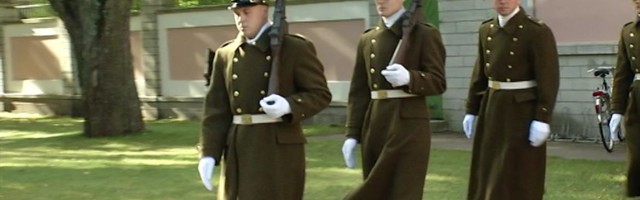 Reporter: Kaitsevägi lõpetab vormide ladustamise