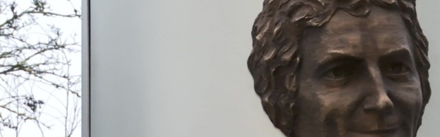 Reporter: Palju kõneainet pakkunud Jaak Joala mälestusmärk Viljandis kaeti vineertahvlitega