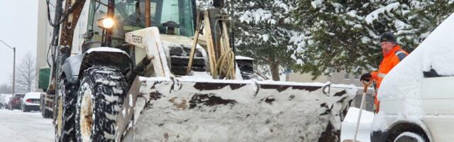 Lasnamäel alustatakse kortermajade hoovide ja parklate lumekoristusega