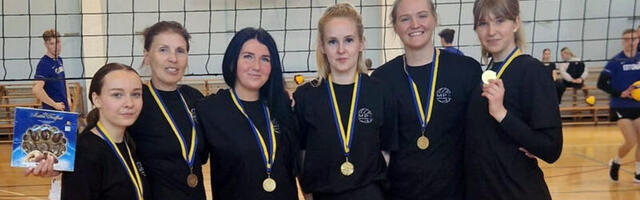 Kuu­sa­lu val­la meist­ri­võist­lus­tel võrk­pal­lis osa­le­sid 6 nais­kon­da ja 6 mees­kon­da