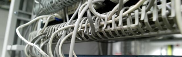 Teenuste väliskaubandus näitab tööstuses vastandlikke trende