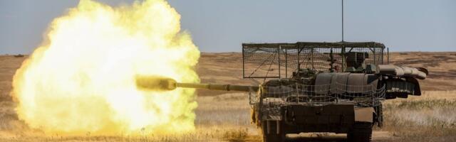 VIDEO JA FOTOD | Donbassis müristab ringi hiiglaslik Vene tankidiviis uute tankidega. Kui palju neist asja on?