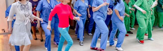 PILDID: Kliinikumi õed alustasid päeva tantsuga