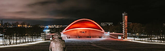 RAHVUSVAHELISEL NAISTEVASTASE VÄGIVALLA LÕPETAMISE PÄEVAL VÄRVUSID MITMED HOONED ORAANŽIKS