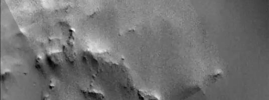 NASA avastas Marsilt neljakandilise objekti