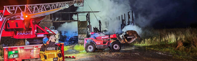 PILDID: Põhja-Sakala vallas põles heinaküün