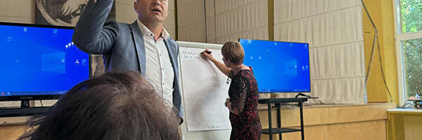 PILDID: koolipäeva alguse selgitav koosolek Võru Kandles