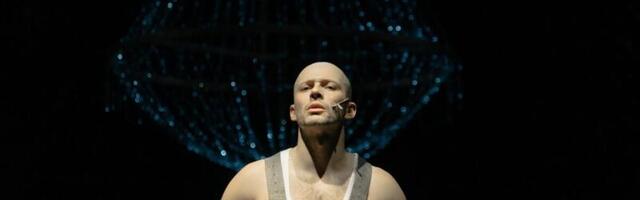 ARVUSTUS | Idiootlikkuseni väärtustatud väikekodanlik hedonism Endla teatri laval