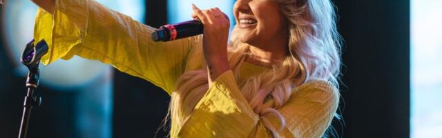 KUUMAD KLÕPSUD | Lauljanna Heleza näitab seksikates bikiinides kaunist rannavormi