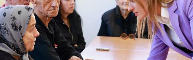 JOŠ SREDSTAVA ZA UNAPREĐENJE SOCIJALNE ZAŠTITE: Ministarka Stamenkovski u Blacu potpisala ugovor - Sistem mora da bude dostupan, efikasan i okrenut čoveku