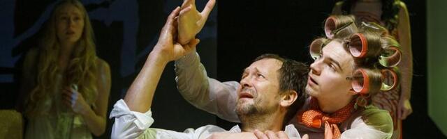 ARVUSTUS | Lokirull või hularõngas - Draamateatri „James Brown kandis lokirulle“ vastuseid ei anna