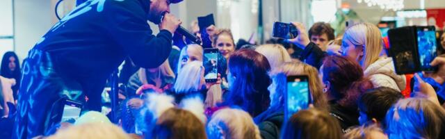 FOTOD | Halloweenipidu tõi T1 keskusesse metsikult rahvast. Õhtu naelaks oli Gameboy Tetris