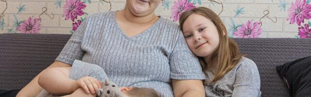 Pärnu üksikema võitleb samal ajal vähi ja olmemuredega. Abi on olemas, aga vaid paberil