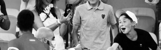 NIJE BIO SAMO REKET: Novak je imao još poklona za vernog navijača, ali i za njegovu sestru (FOTO)