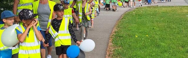 Lastetare lasteaed tähistas oma 78. sünnipäeva rongkäiguga!