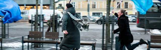 Tammsaare pargis avati täna teatrikunstnike näitus aktsiooniga julgusest ja ilust
