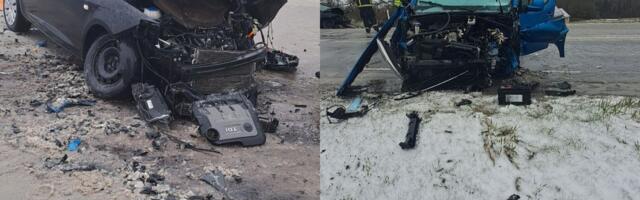 FOTO | Jõgevamaal põrkasid kokku kaks sõiduautot, juhid sai viga. Päästeamet: tugeva lörtsisaju korral tuleks võimalusel sõitu edasi lükata