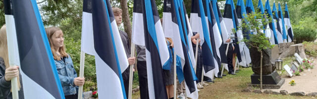 MÄLESTATI ESIMESE SINIMUSTVALGE LIPU ÕMBLEJAT