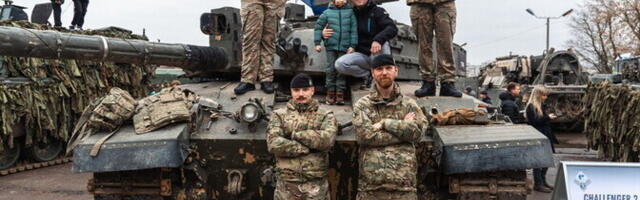 Narvas tähistati isadepäeva sõjatehnika näitamisega