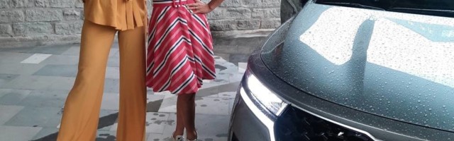 VAATA, kuidas läheb Helen Randmetsal Kia Sorento testimine!