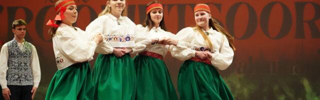 Jõhvi põhikooli laulu- ja tantsupidu tõi linna esindussaali täismaja vaatajaid