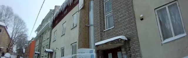 Tallinna linnas valmistavad koristamata lumi ja jääpurikad palju probleeme