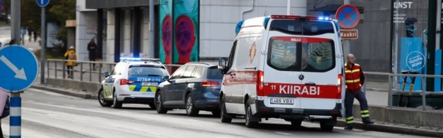 FOTOD | Tallinna kesklinnas juhtus liiklusõnnetus, kui kokku põrkasid kaks autot