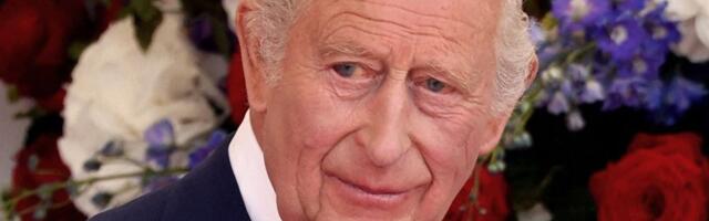 Ootamatud reisimiskombed! Kuningas Charles rändas sõprade juurde oma mööbli ja peene tualettpaberiga