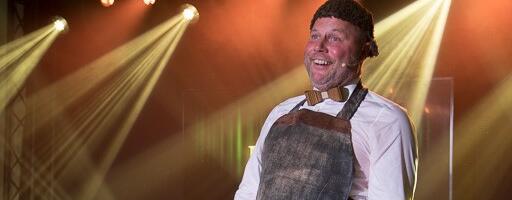 [KUULA INTERVJUUD] Juubelit tähistanud Järvamaa väiketeater toob vaatajateni põnevad juhtumid lavalugude tagant