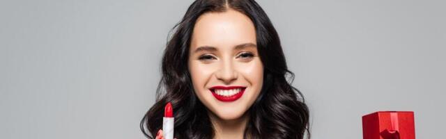 2 LEVINUIMAT VIGA, mida naised huulepulga kasutamisel teevad