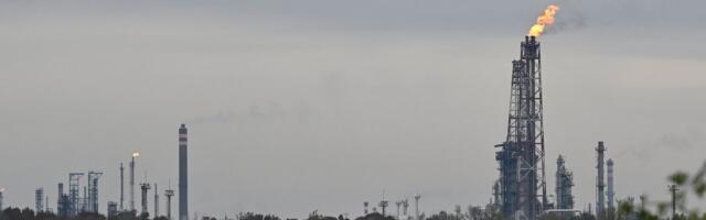 VIDEO | Ungari suurimas naftatehases puhkes põleng. Sarnane intsident juhtus ka Rumeenias