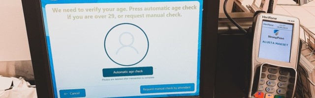 Uuring: eestlased on lõunanaabritega võrreldes suurimad iseteeninduskassa fännid