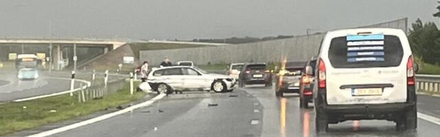 Tallinna-Tartu maanteel Kose lähistel sõitis auto teelt välja, üks inimene sai viga