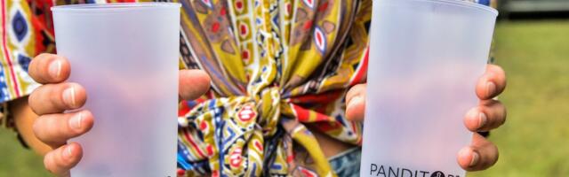 Lauluväljaku juhataja_ vanad fotod plastprügiga kaetud lauluväljakust võiks ehk abiks olla mõistmisel, et seda aega me enam tagasi ei taha