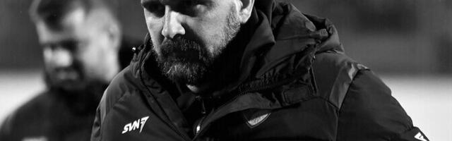 Serbia jalgpallitreener suri kõrgliigamängu ajal platsi kõrval