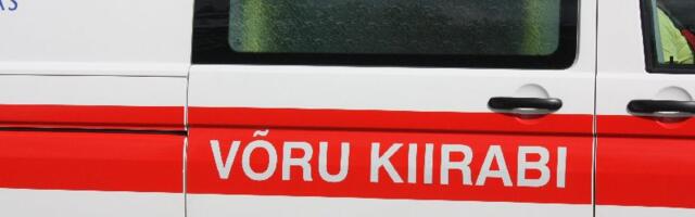 Võrumaal sõitis veok kraavi, mitu inimest viidi haiglasse