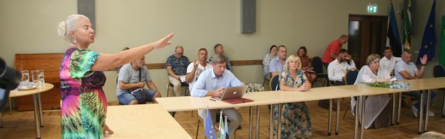 Kaksikvõimuga Jõhvi volikogus jäi esimehe haamer Niina Neglasoni kätte