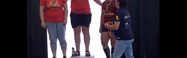 Transseksuaalist jõutõstja alistas naiskonkurendid ja püstitas naiste riikliku rekordi