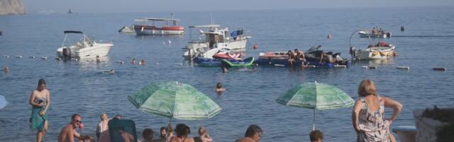 SEKUNDE DO TRAGEDIJE Budvanin spasao 2 dečaka od utapanja: Admir heroj sa Slovenske plaže