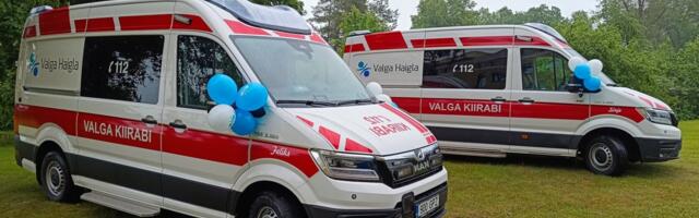 Valga Haigla esitles kahte uut kiirabiautot Sirje ja Feliks