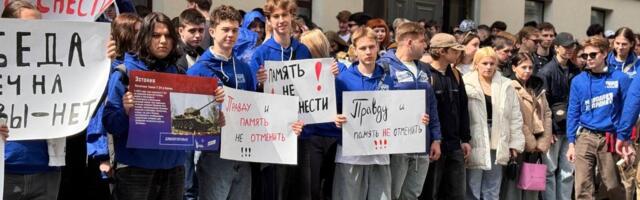 „Võit on igavene, aga teie mitte!“ Venemaa korraldas 11 riigi saatkonna ees lavastatud protesti