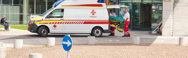 TROLEJBUS IZLETEO SA PUTA, PA SE ZAKUCAO U SUPERMARKET! Tragedija u Salcburgu, ima mrtvih i povređenih