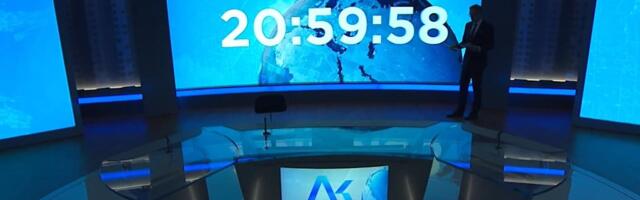 Kes seisab, kes kõnnib stuudiost läbi – iga „Aktuaalse kaamera“ saatejuht siseneb stuudiosse omal viisil