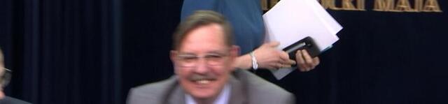 Reporter: Keskerakonna perehüvitiste eelnõu ajab valitsuse lõhki?