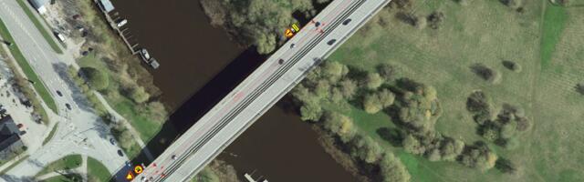 Reede hommikul suletakse lühiajaliselt Tartus Sõpruse sillal üks sõidurada