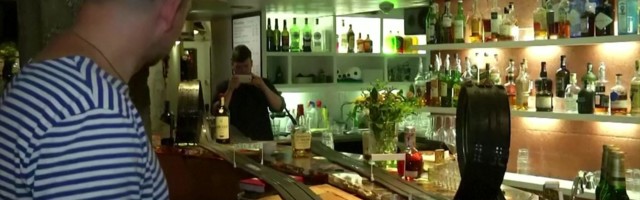 Reporter: Kliendid pole lubatud! Mida teha tühja baariga?